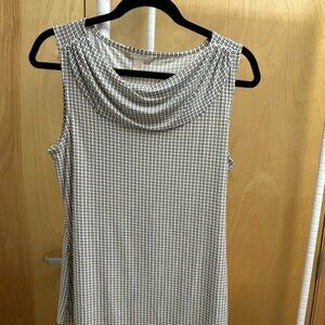 Black & white geometric Banana Republic sleeveless blouse size M